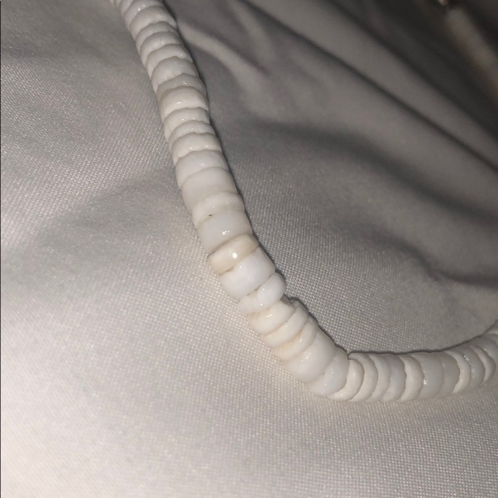 White Shell Necklace - Picture 2 of 3